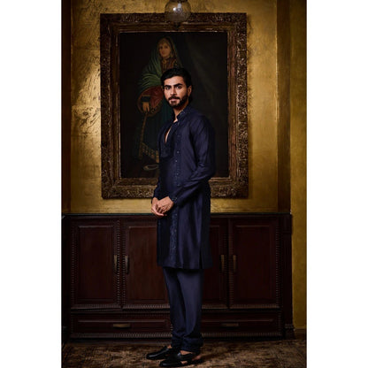 HISTORI Chanderi Men Navy Blue Embroidered Kurta with Churidar