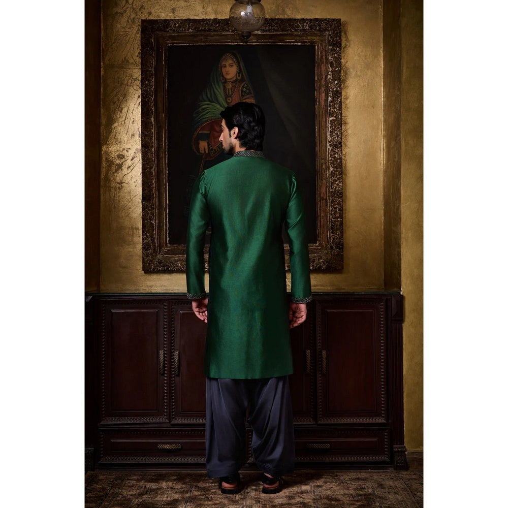 HISTORI Chanderi Men Green Embroidered Kurta with Salwar