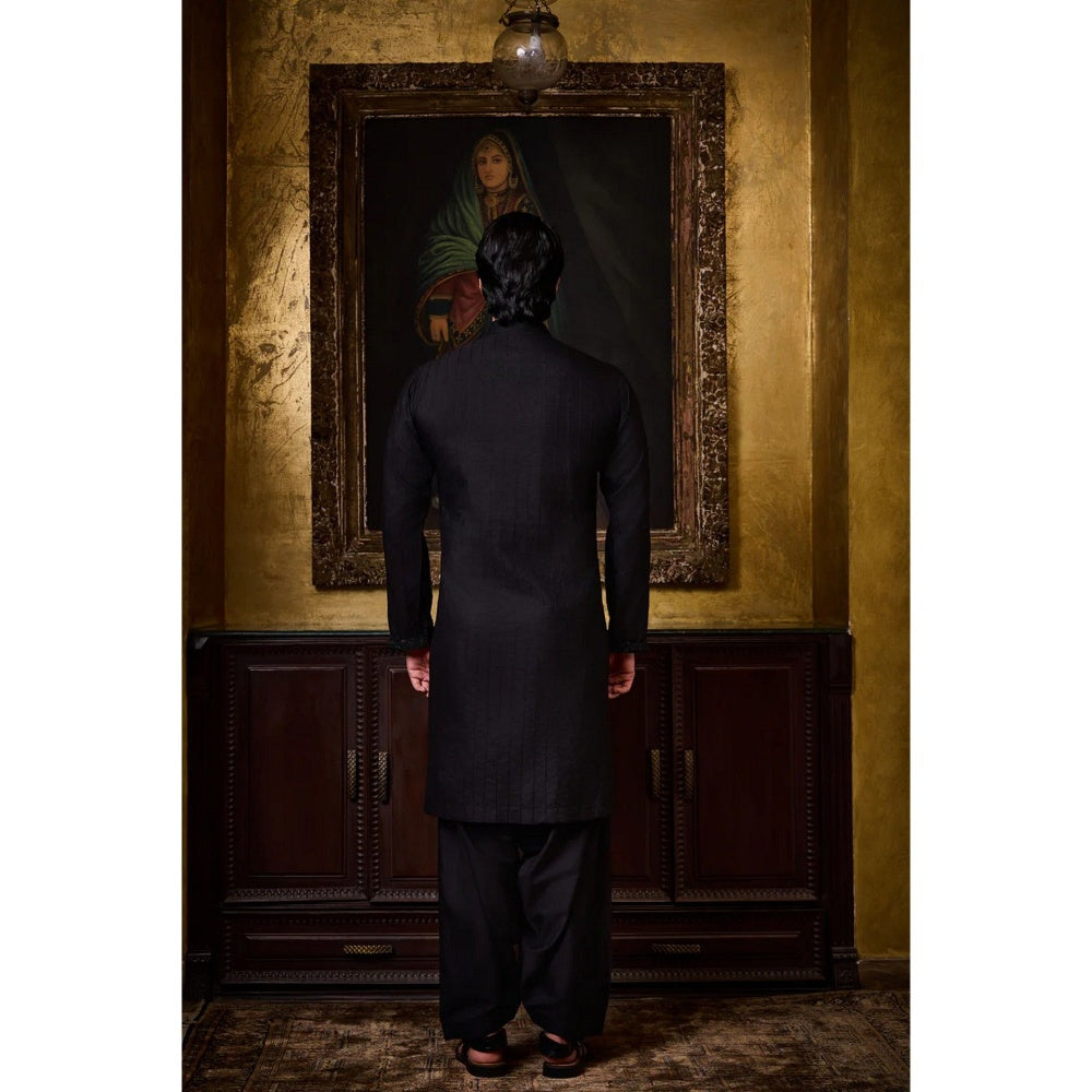 HISTORI Cotton Silk Men Black Embellished Kurta with Salwar