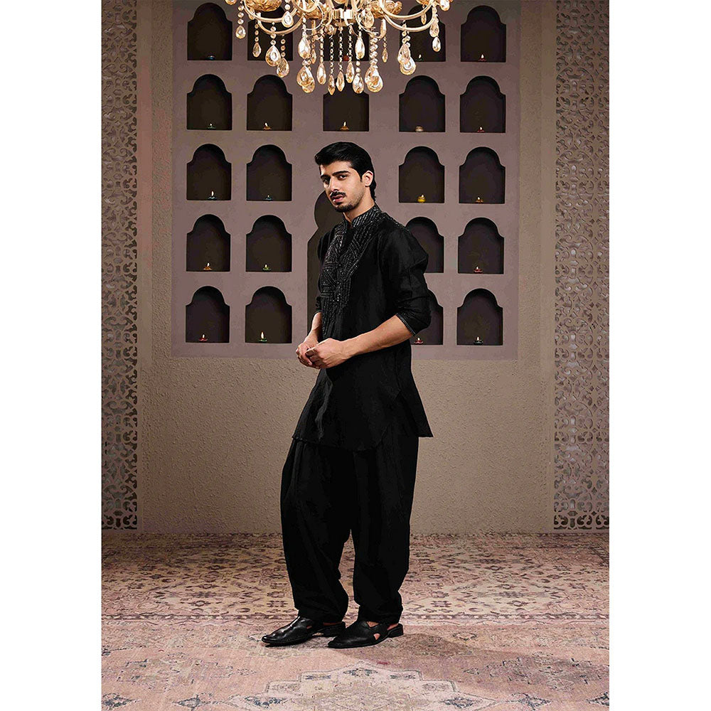 HISTORI Chanderi Men Black Embellished Kurta with Salwar