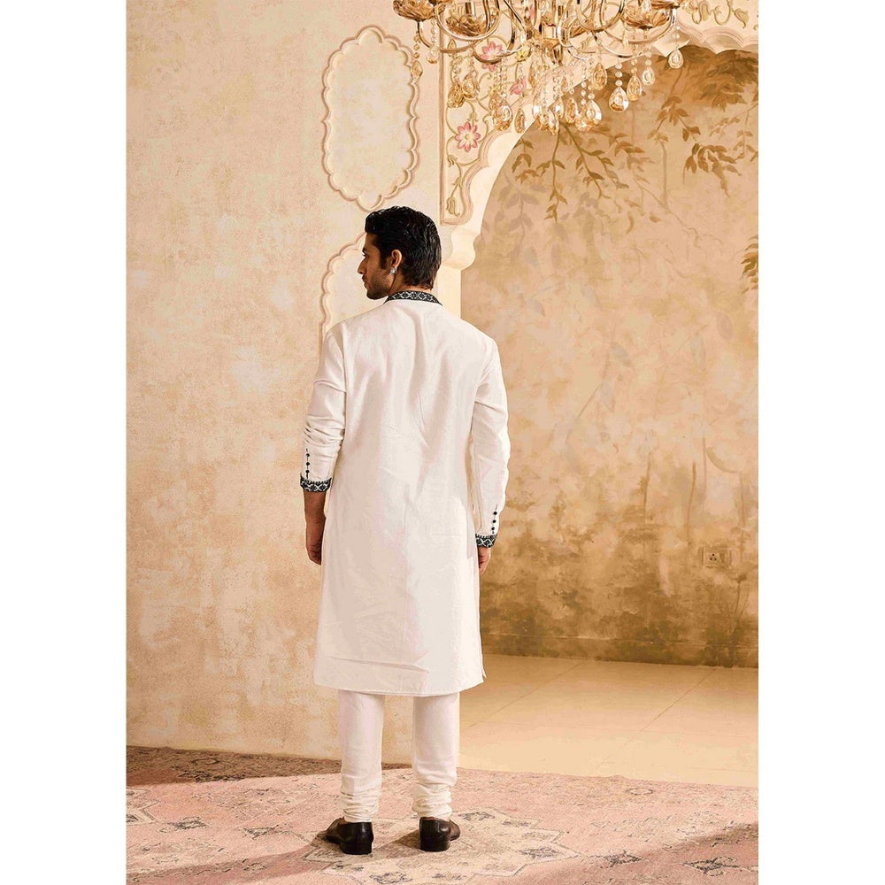 HISTORI Chanderi Men White Embroidered Kurta with Churidar