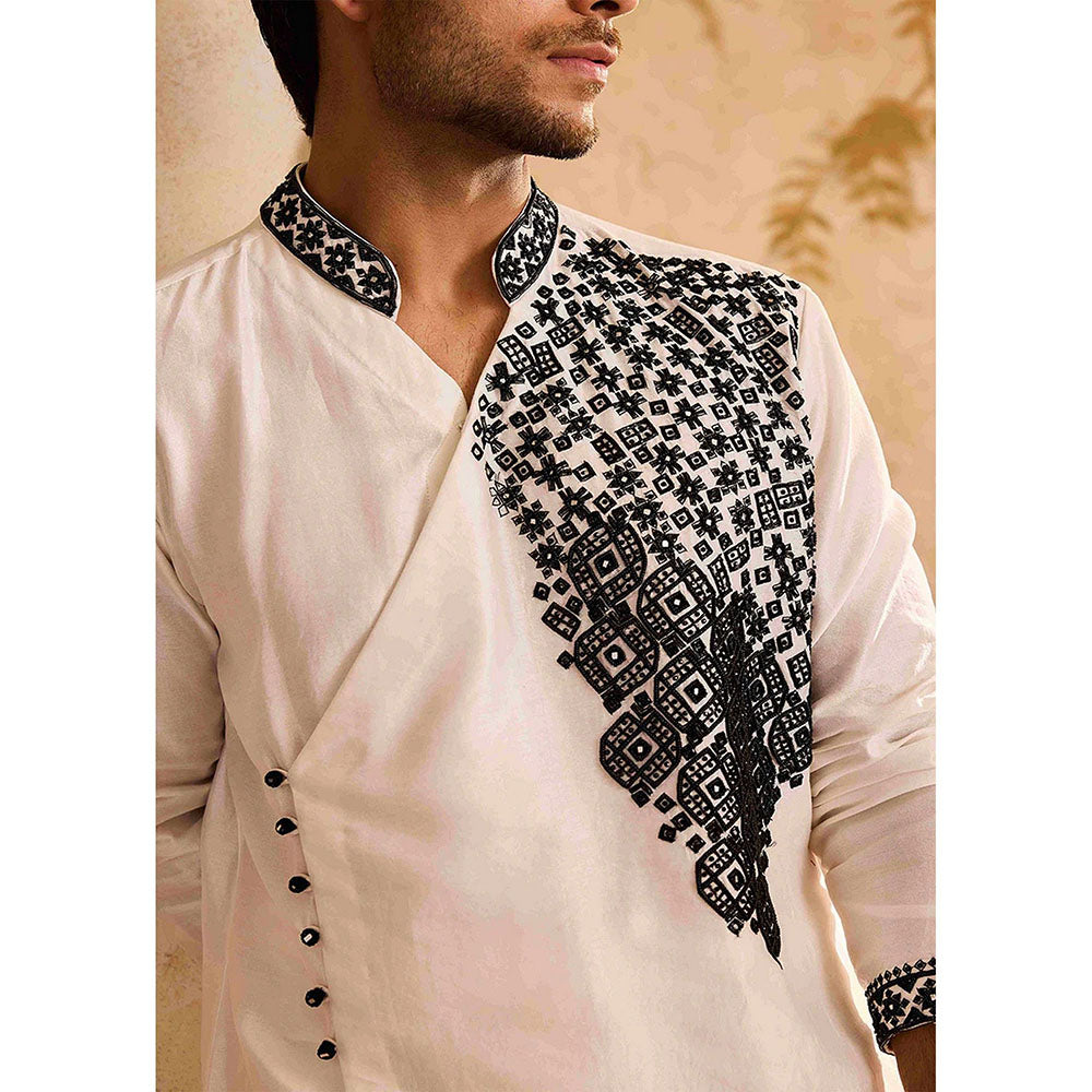 HISTORI Chanderi Men White Embroidered Kurta with Churidar