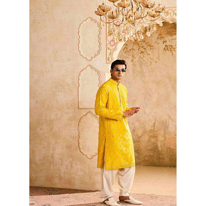 HISTORI Chanderi Men Yellow Embellished Kurta with Salwar
