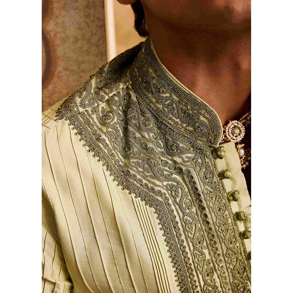 HISTORI Chanderi Men Green Embroidered Kurta with Churidar