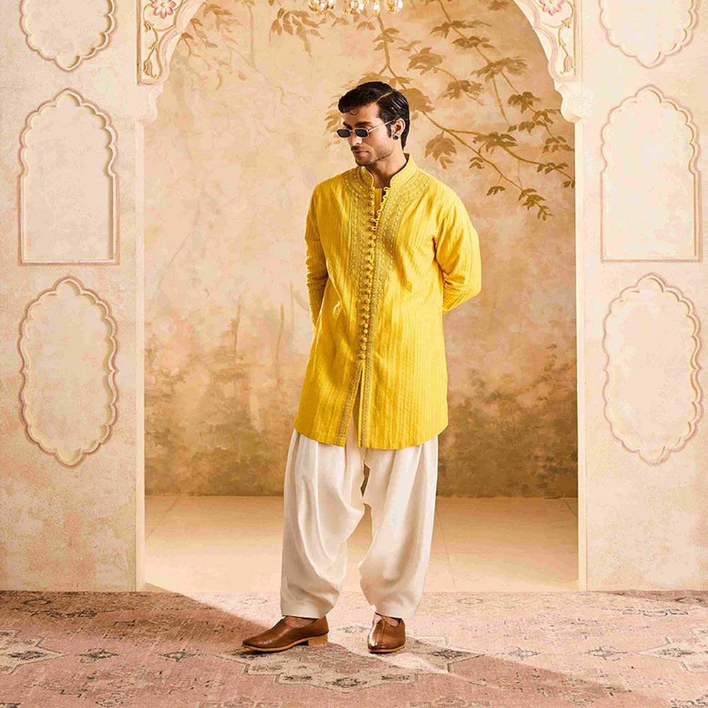 HISTORI Chanderi Men Yellow Embroidered Kurta with Salwar