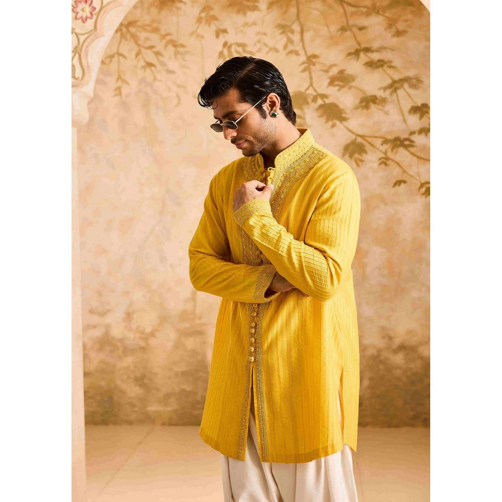 HISTORI Chanderi Men Yellow Embroidered Kurta with Salwar