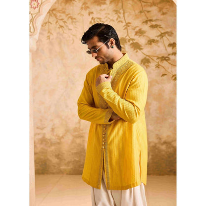 HISTORI Chanderi Men Yellow Embroidered Kurta with Salwar