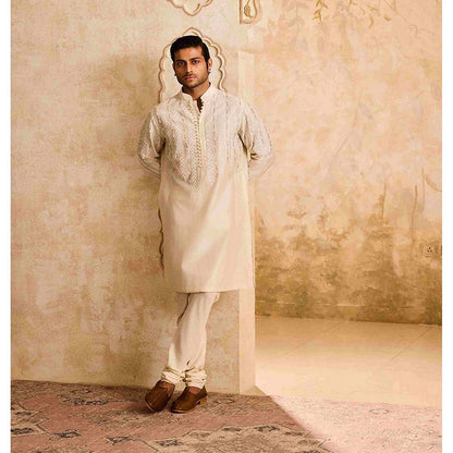 HISTORI Chanderi Men Ivory Embroidered Kurta with Churidar