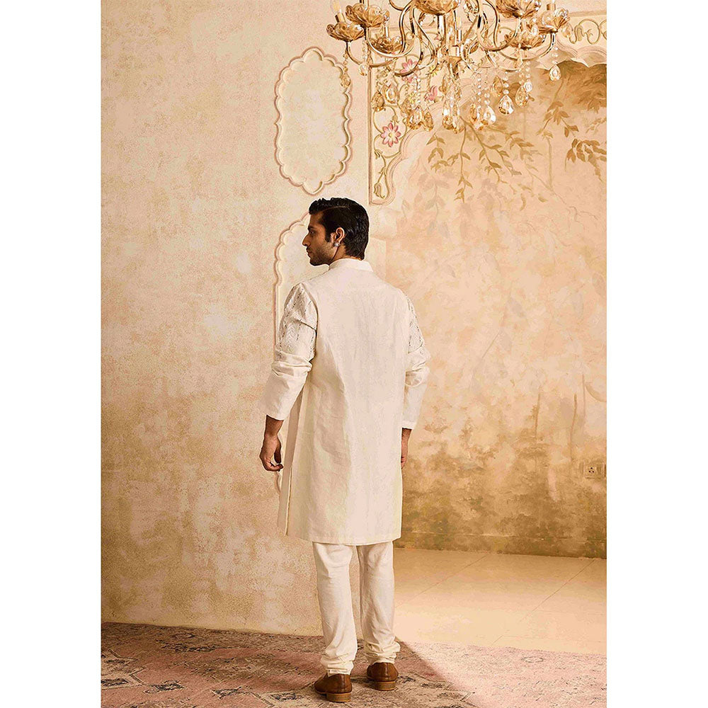 HISTORI Chanderi Men Ivory Embroidered Kurta with Churidar