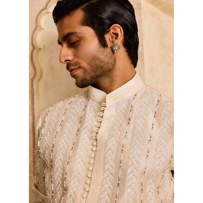 HISTORI Chanderi Men Ivory Embroidered Kurta with Churidar