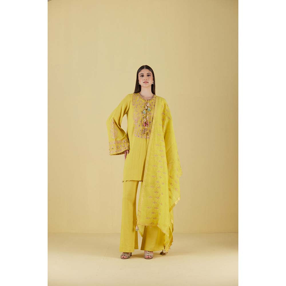 Inej Kashmiri Kurta in Corn Yellow with Pant (Set of 2)
