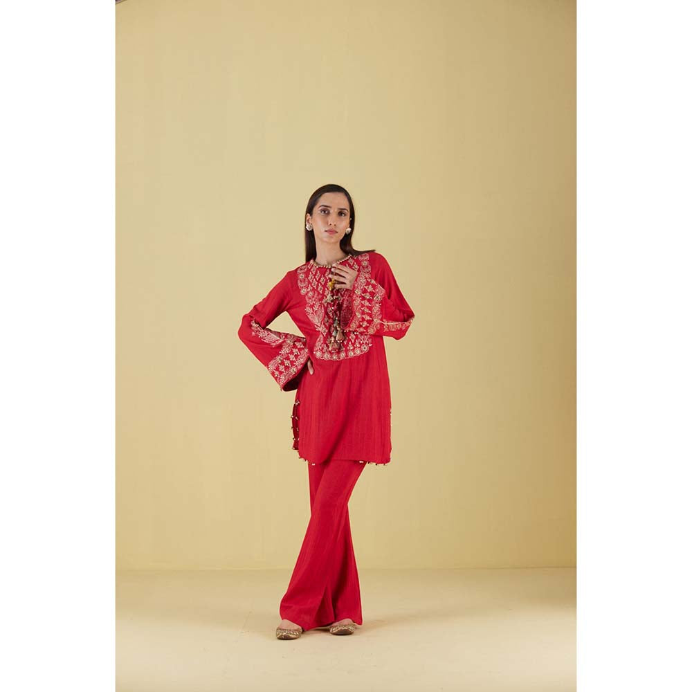 Inej Kashmiri Kurta in Red with Pant (Set of 2)