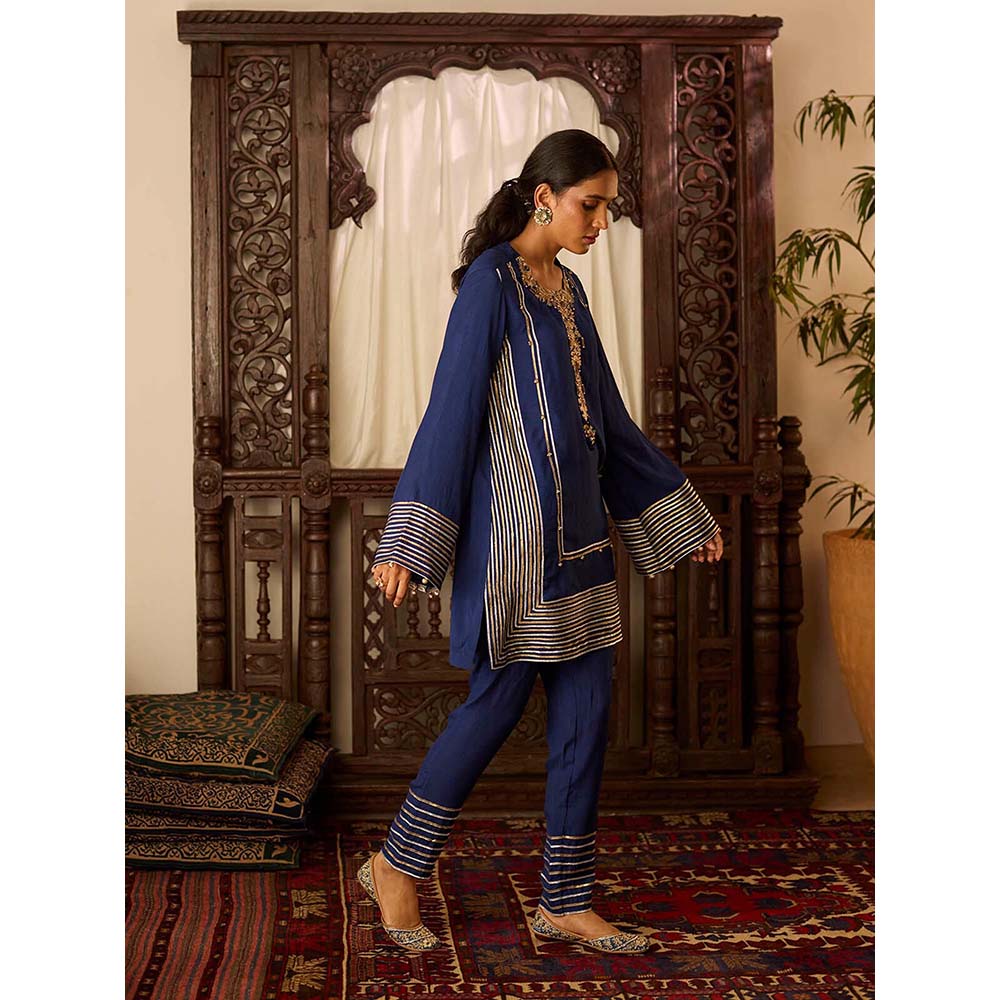 Inej Leher Navy Blue Kashmiri Kurta with Pant (Set of 2)