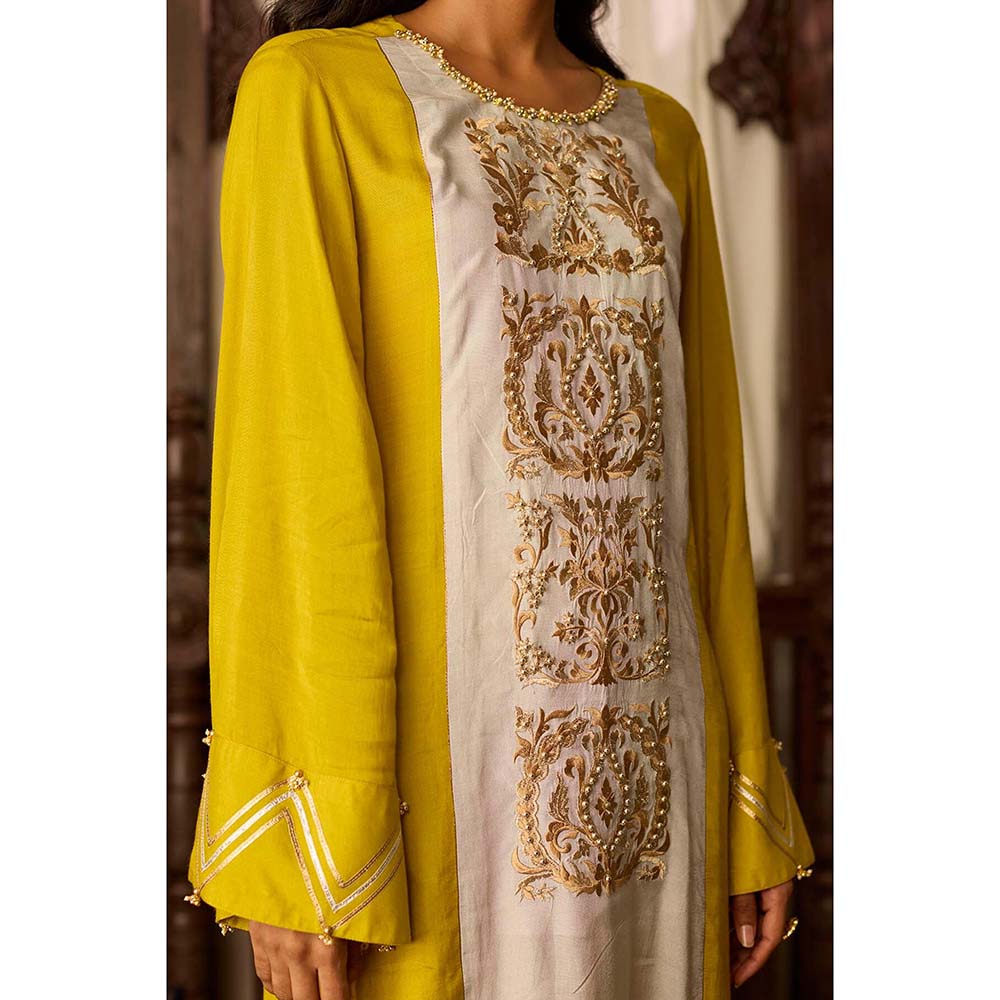 Inej Leher Yellow Straight Kurta with Pant (Set of 2)