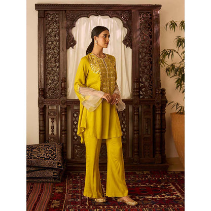 Inej Leher Yellow Kali Kurta with Pant (Set of 2)