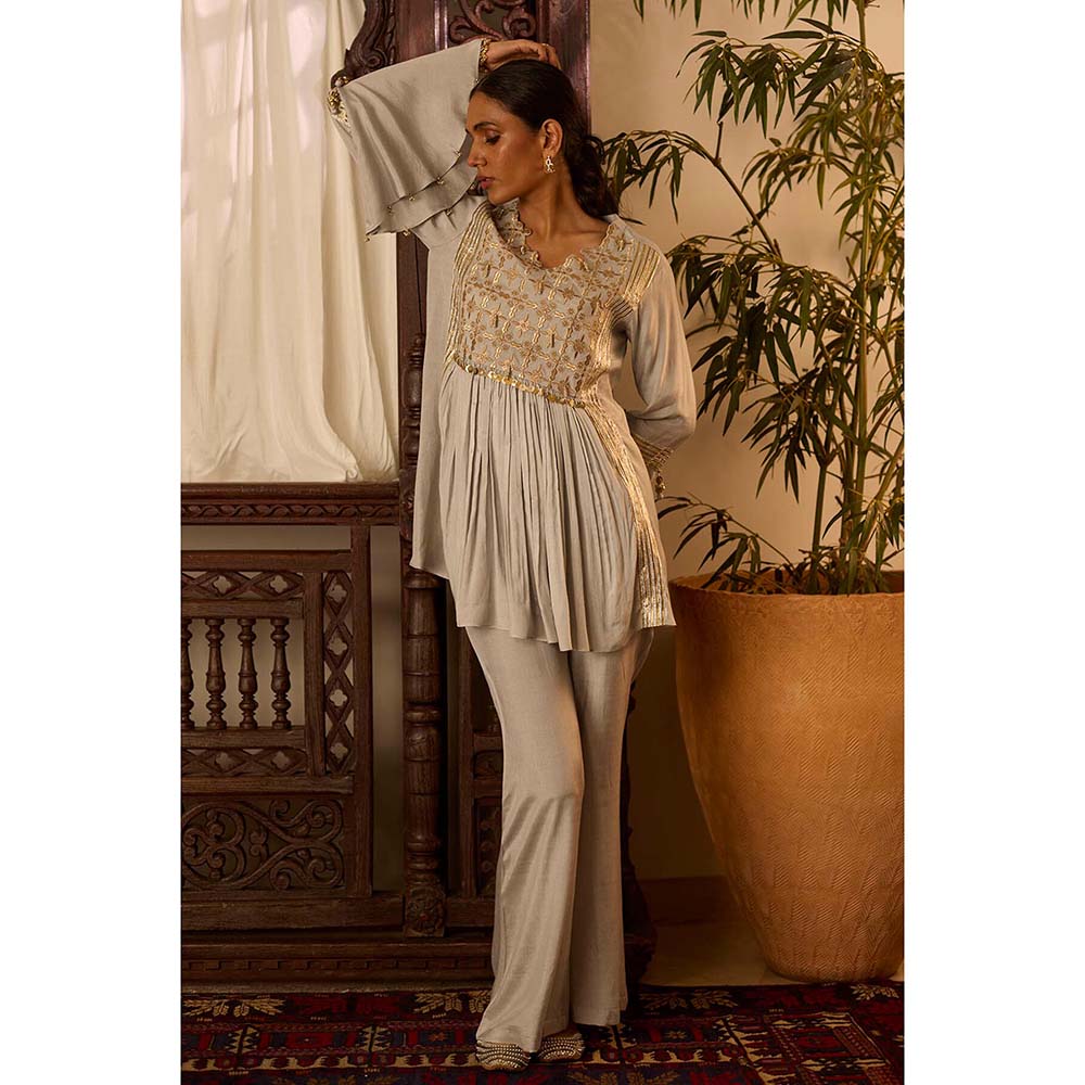 Inej Leher Grey Yok Kurti with Pant (Set of 2)