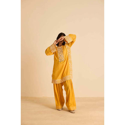 Inej Yellow Kashmiri Kurta with Salwar and Dupatta (Set of 3)
