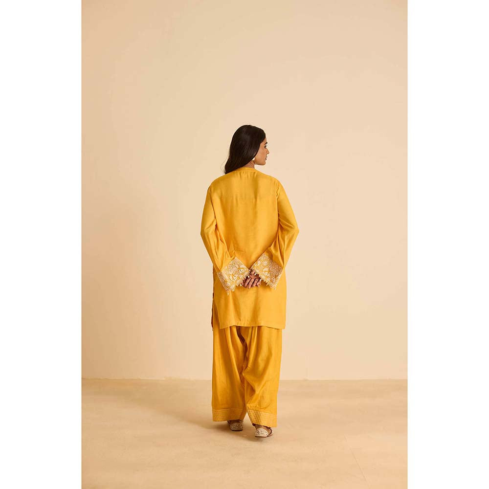 Inej Yellow Kashmiri Kurta with Salwar and Dupatta (Set of 3)
