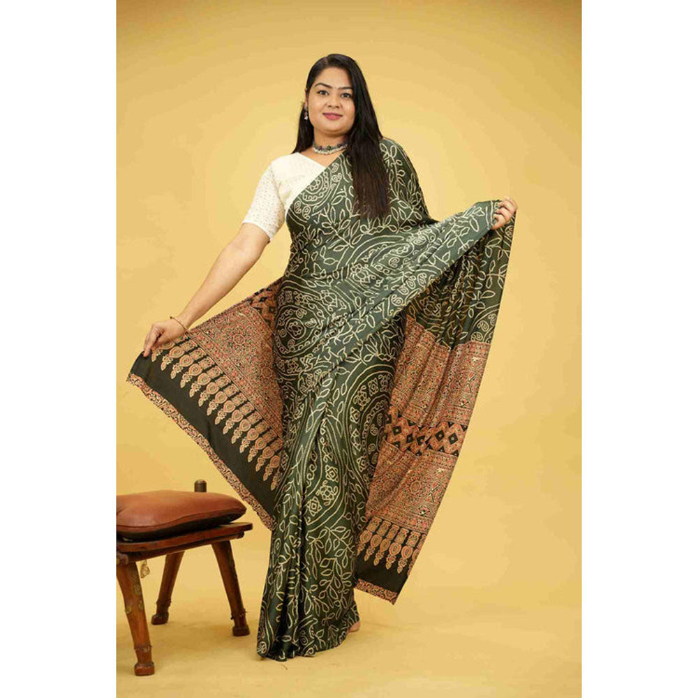 Isadora Life Womens Printed Green Pre-Draped Saree with Unstitched Blouse
