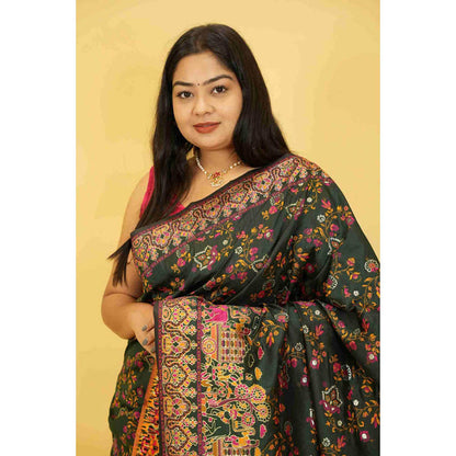 Isadora Life Womens Printed Green Pre-Draped Saree with Unstitched Blouse