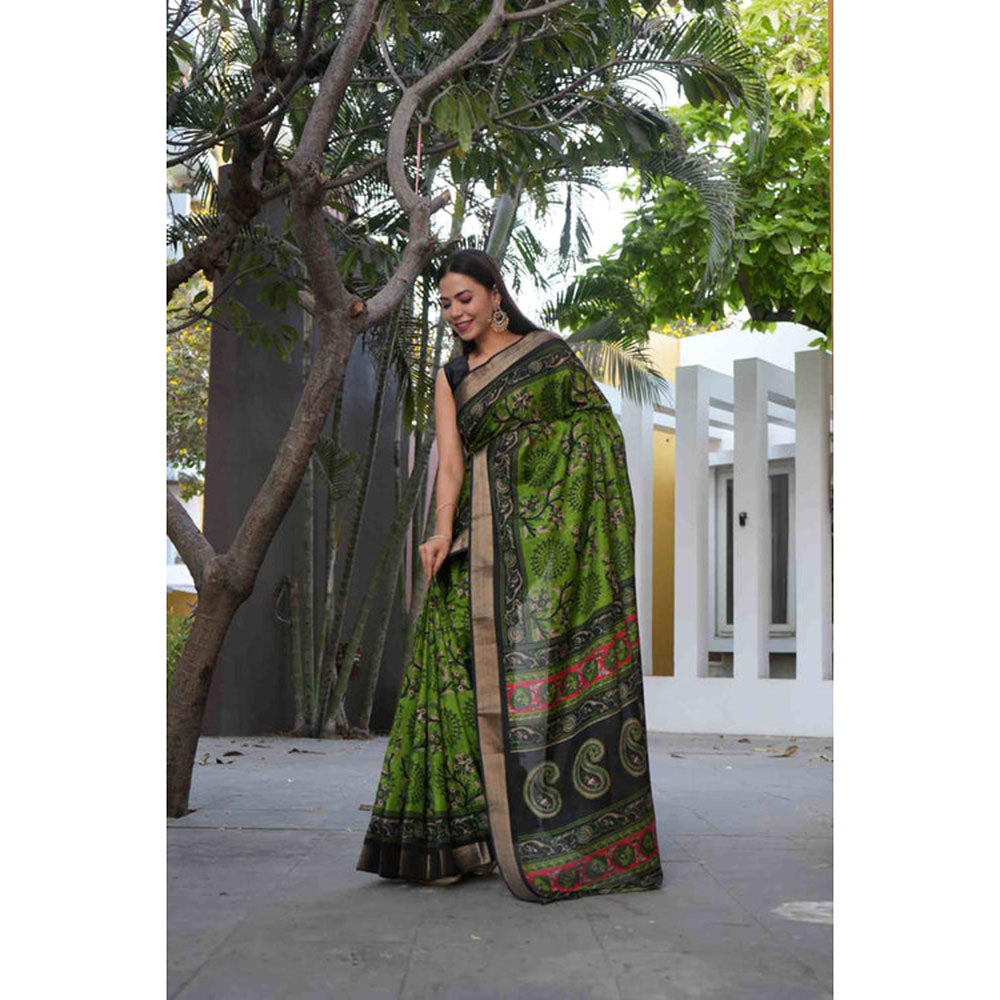 Isadora Life Womens Printed Green Pre-Draped Saree With Unstitched Blouse