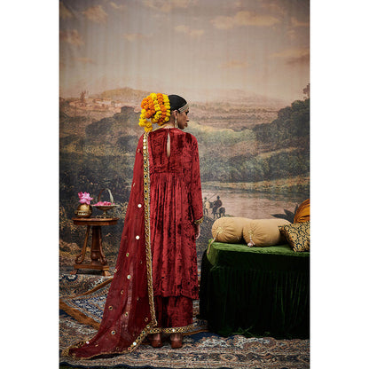ITRH Red Surkh Shahi Kurta with Pant and Dupatta (Set of 3)