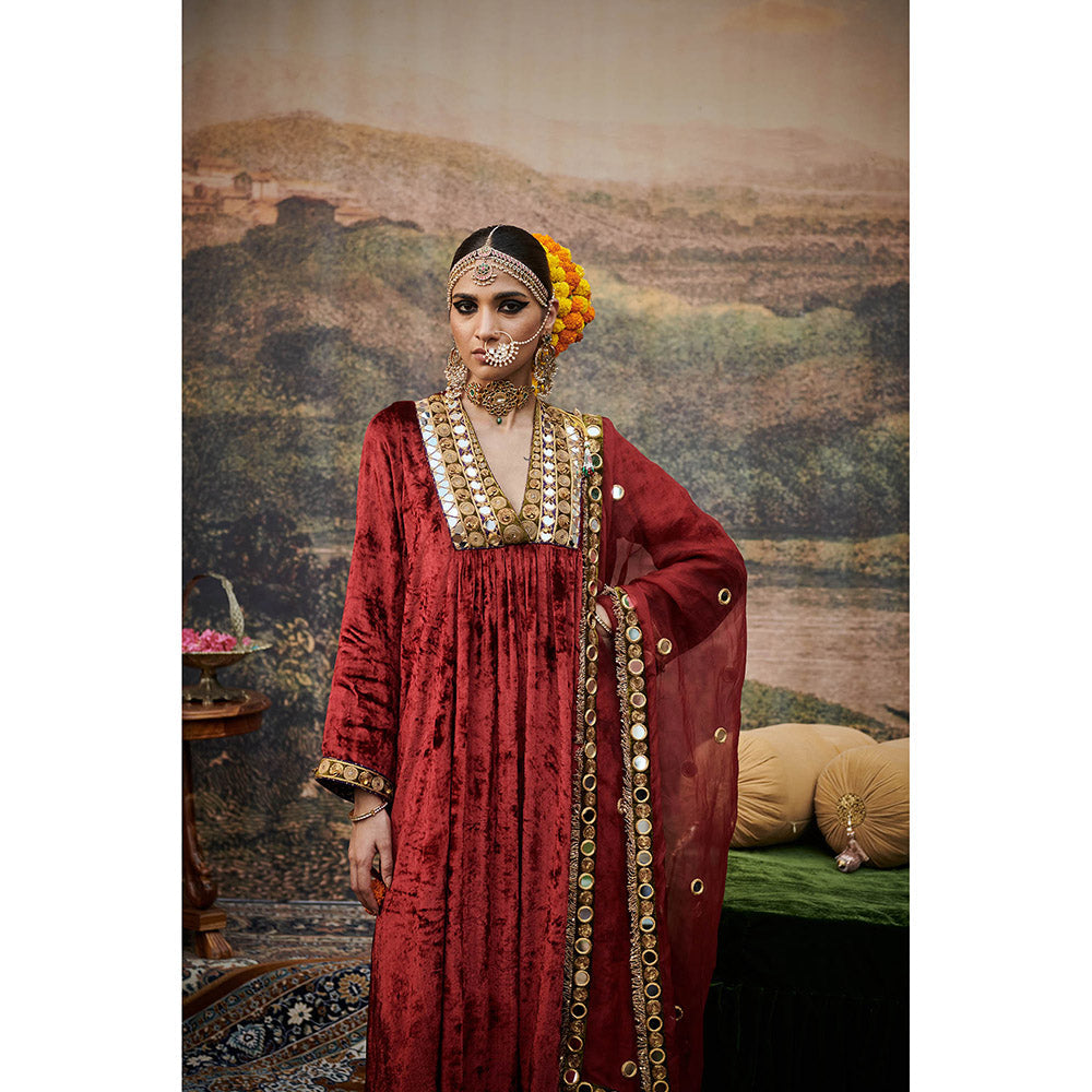 ITRH Red Surkh Shahi Kurta with Pant and Dupatta (Set of 3)