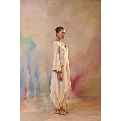 Jasashi Off White Off-White Embroidered Kurta with Salwar (Set of 2)