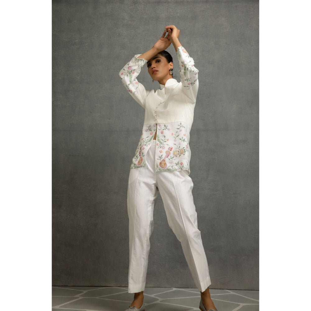 Kahani Lush Embroidered White Co-Ord (Set of 2)