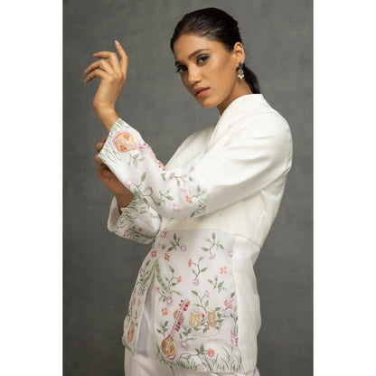 Kahani Lush Embroidered White Co-Ord (Set of 2)