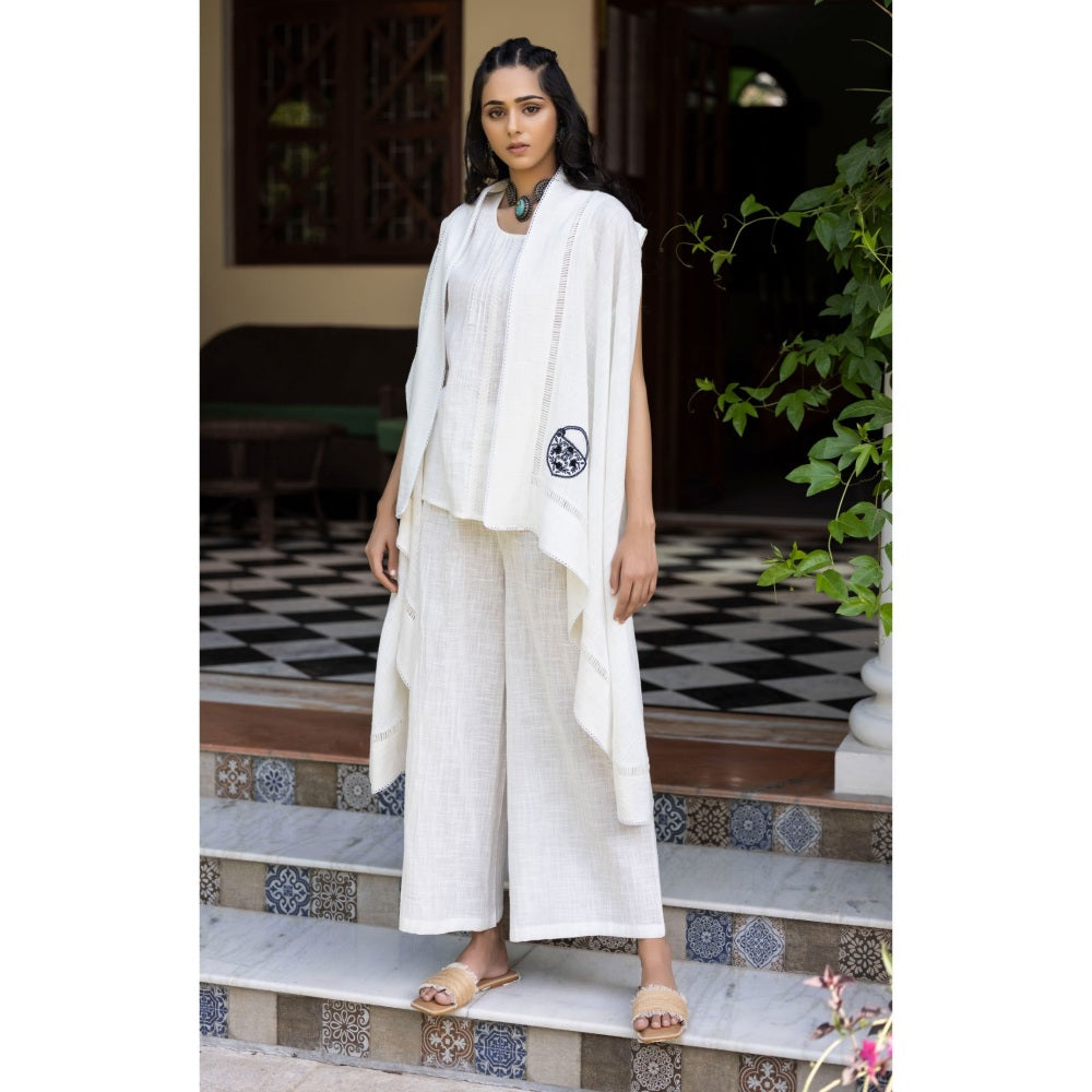 Kahani Lush Embroidered White Co-Ord (Set of 3)