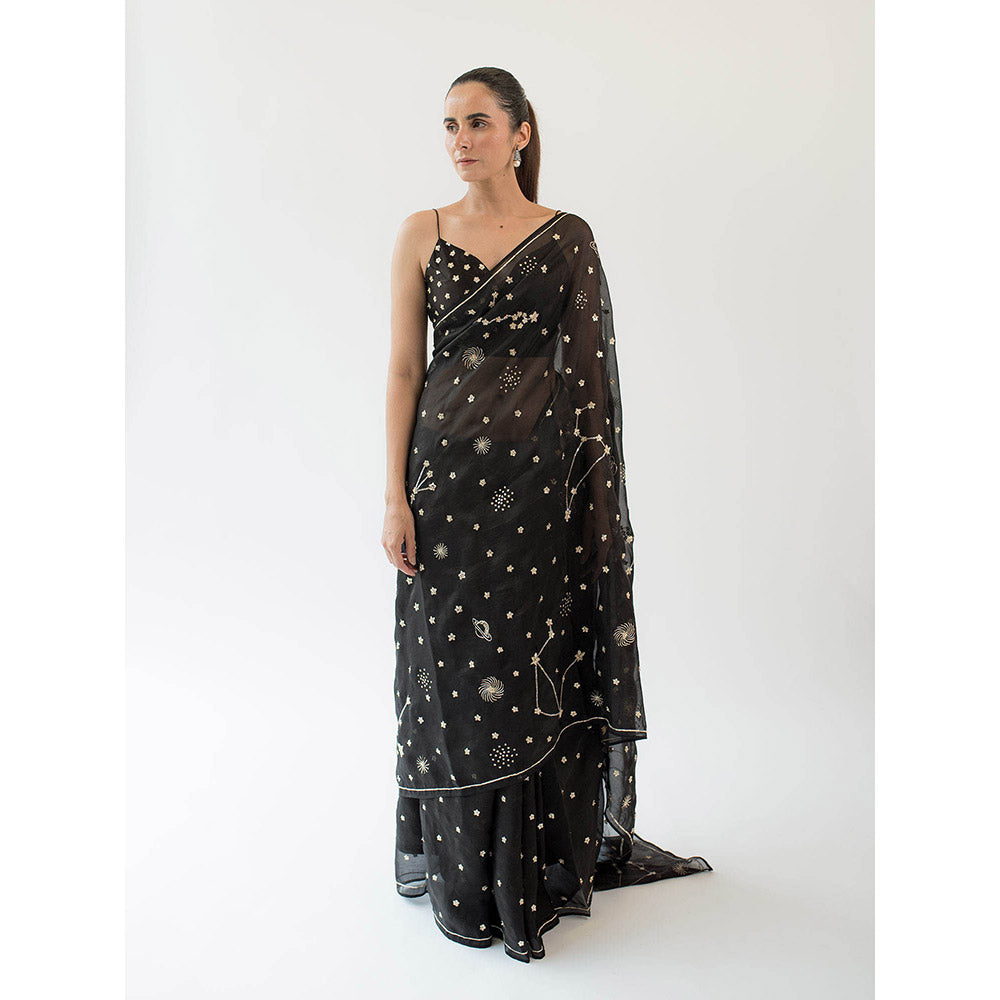KAPARDARA Andromeda Saree ÃƒÂ¢Ã¢â€šÂ¬Ã…â€œ A Pure Silk Organza Saree In The Shade Of Black