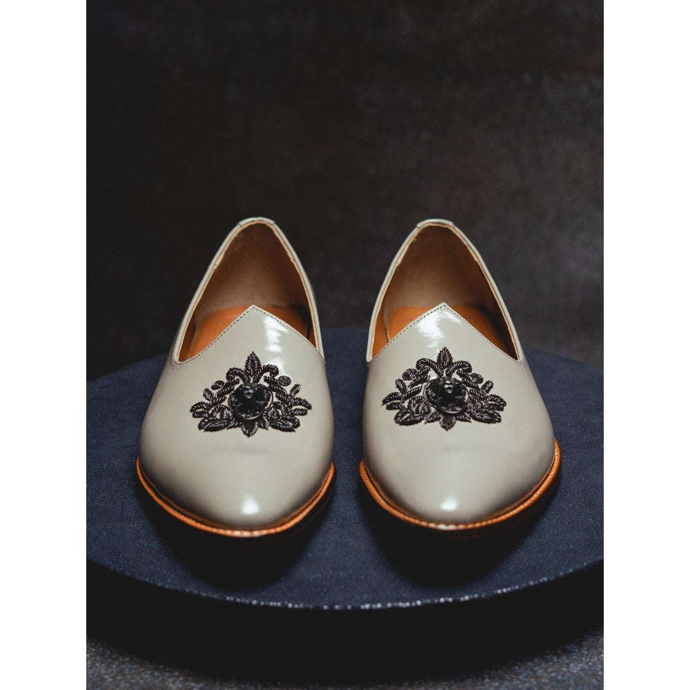 Kavith Sainaani Patent White Jutti