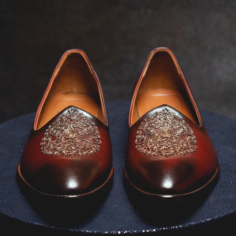 Kavith Sainaani Red Embroidered Jutti