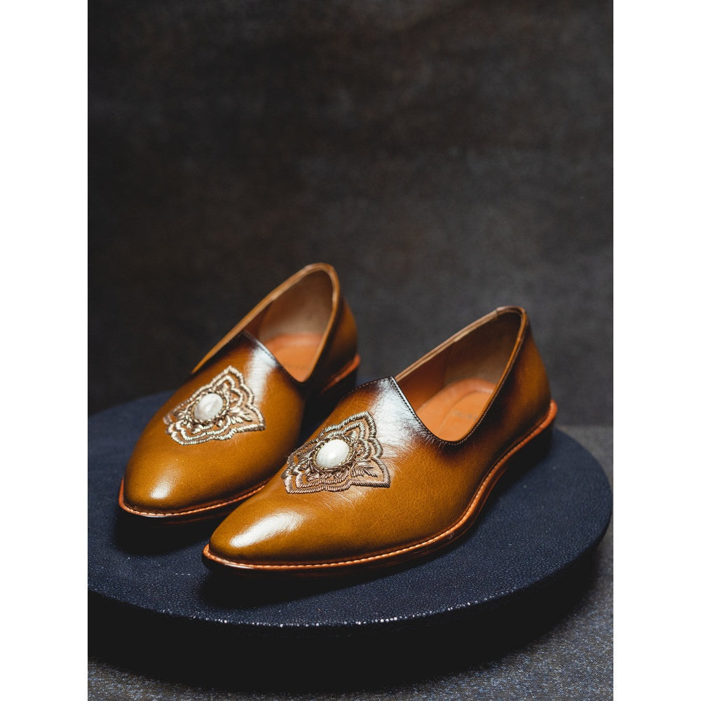 Kavith Sainaani Tan White Gem Jutti