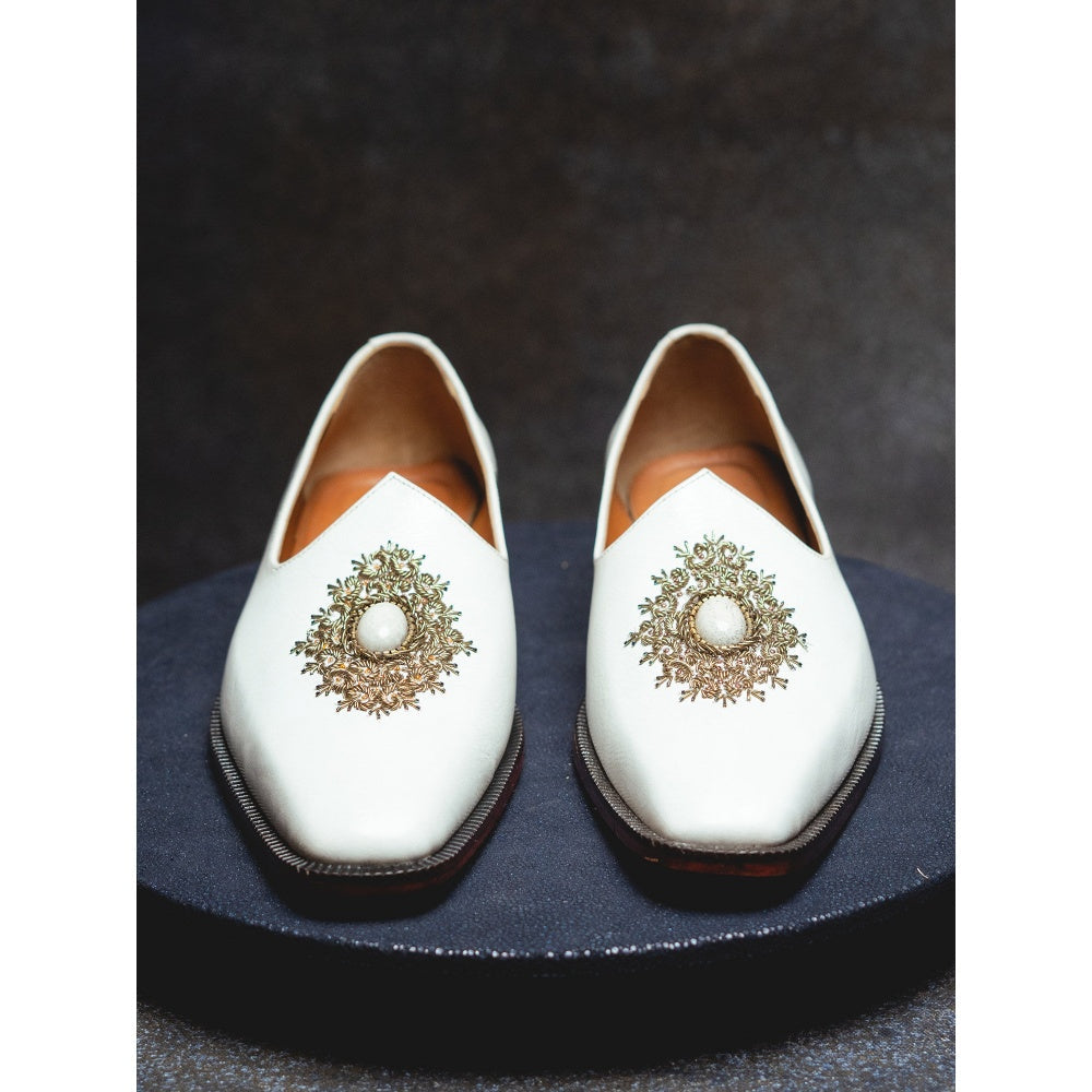 Kavith Sainaani White Gem Jutti