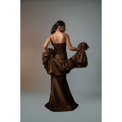 KHUMAAR SHUCHI BHUTANI The Rosette Drift Brown Gown with Stole