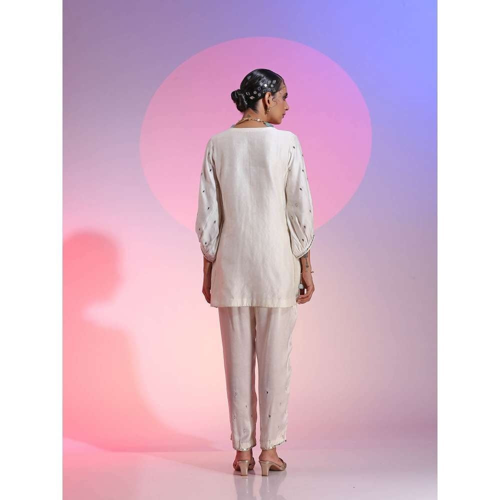 Kudi Pataka Designs Elin White Kurta With Pant & Dupatta (Set of 3)