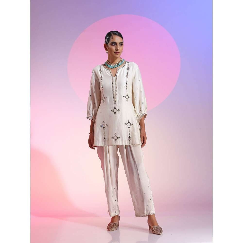 Kudi Pataka Designs Elin White Kurta With Pant & Dupatta (Set of 3)