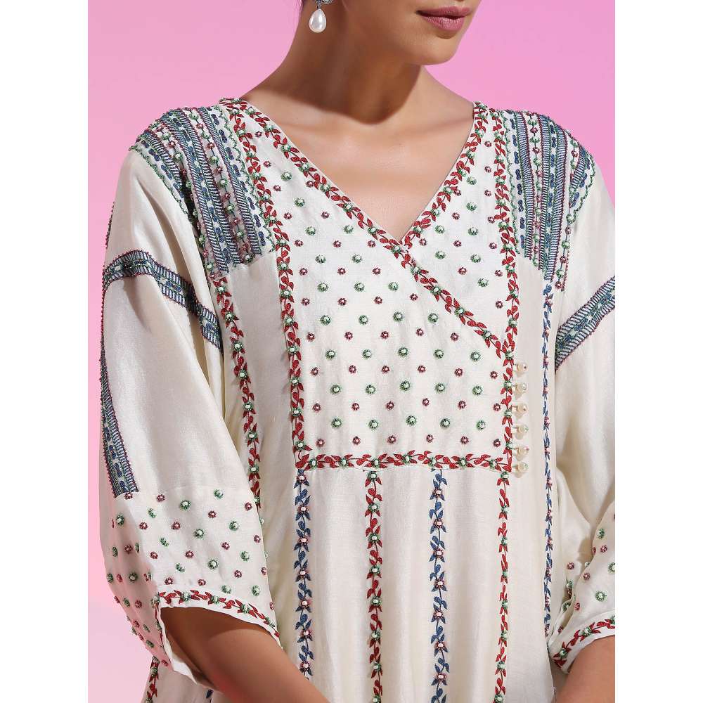 Kudi Pataka Designs Sana White Kurta With Pant (Set of 2)