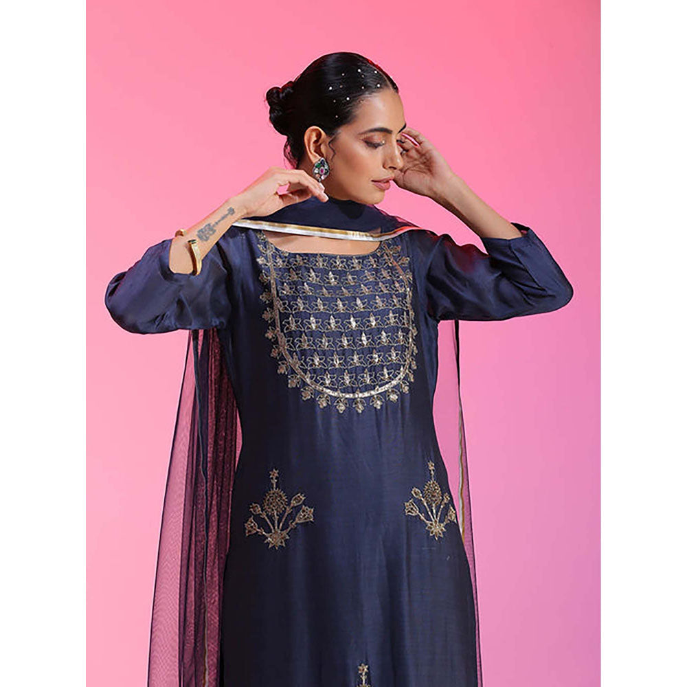 Kudi Pataka Designs Begam/Na Kurta with Pant and Dupatta