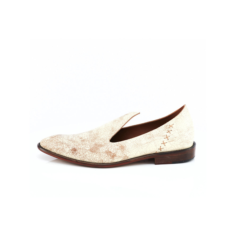 Kavith Sainaani White Distressed Juttis