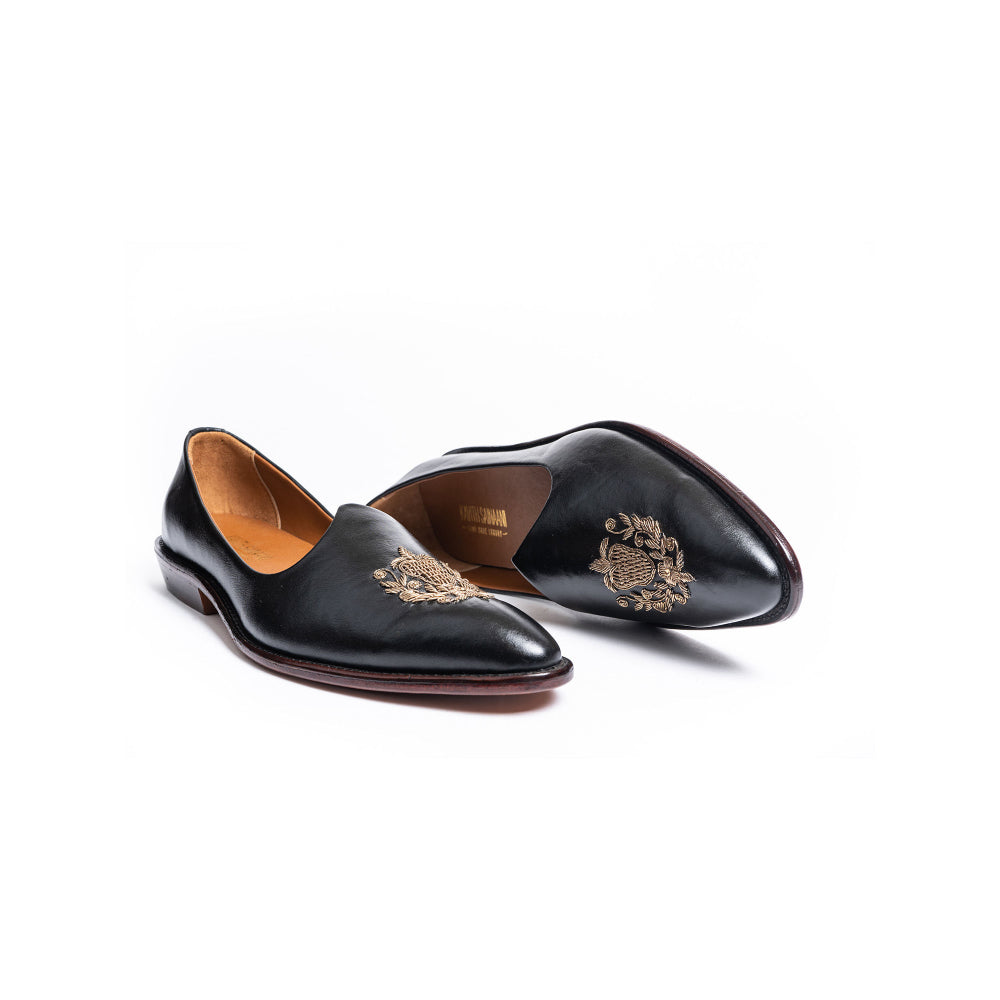 Kavith Sainaani Black Leather Embroidered Jutti