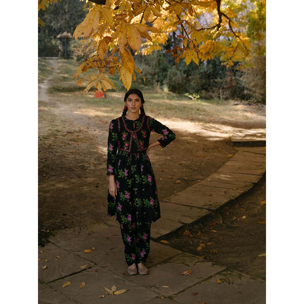 Label Earthen Women Black Floral Kurta with Pant (Set of 2)