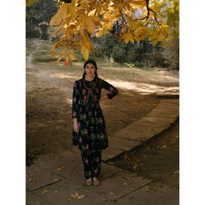 Label Earthen Women Black Floral Kurta with Pant (Set of 2)