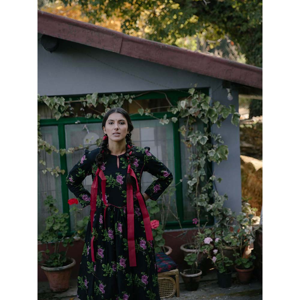 Label Earthen Women Black Floral Kurta with Pant (Set of 2)