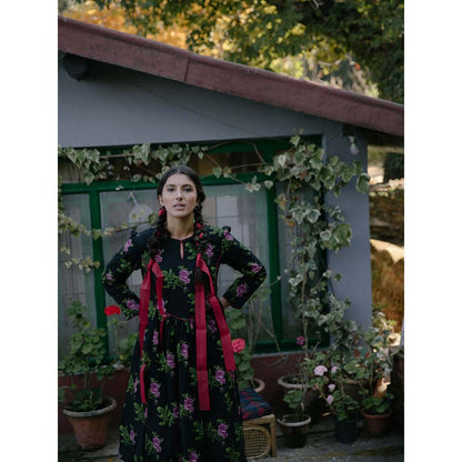 Label Earthen Women Black Floral Kurta with Pant (Set of 2)