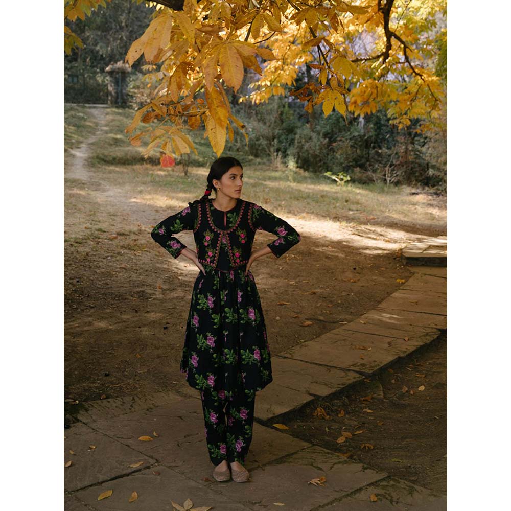 Label Earthen Women Black Floral Kurta with Pant (Set of 2)