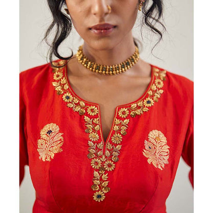 Label Earthen Laal Syahi Makhmal Lehenga Blouse with Hand Embroidered Dupatta (Set of 3)