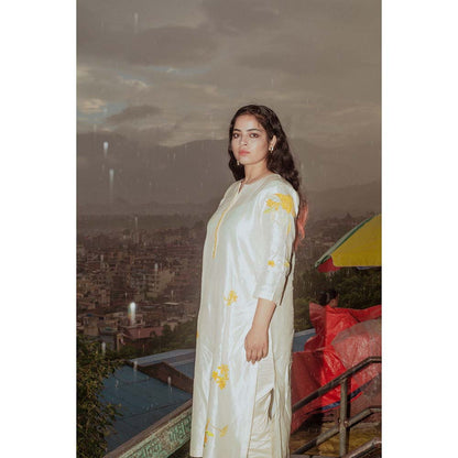 Label Earthen Shwet Champa Ivory Kurta Silk Embroidered Kurta & Pant (Set of 2)